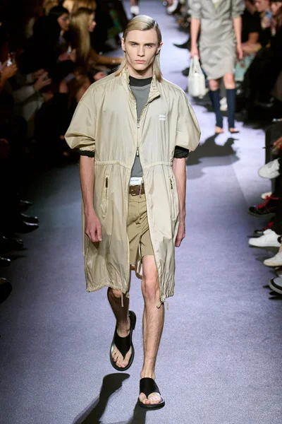 Look 11